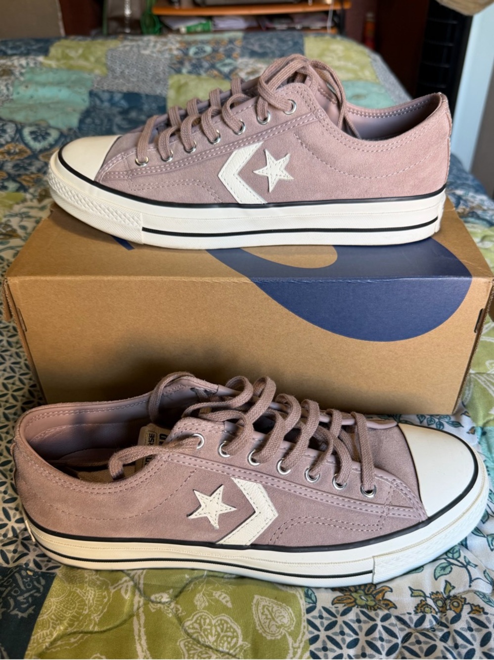 Converse Men’s Low Top Sneakers in Mauve with White Logo
